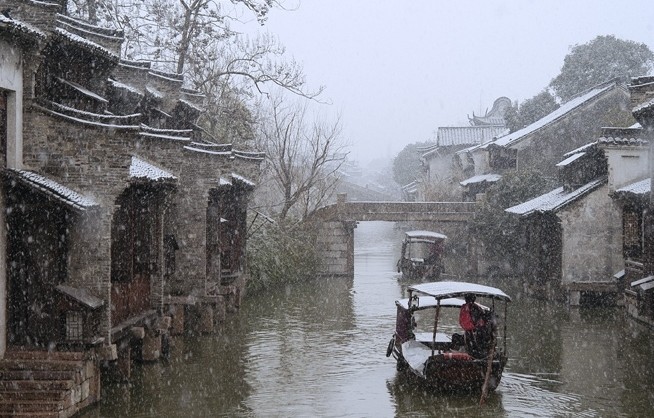 下雪的乌镇 乌篷船 美得令人窒息~