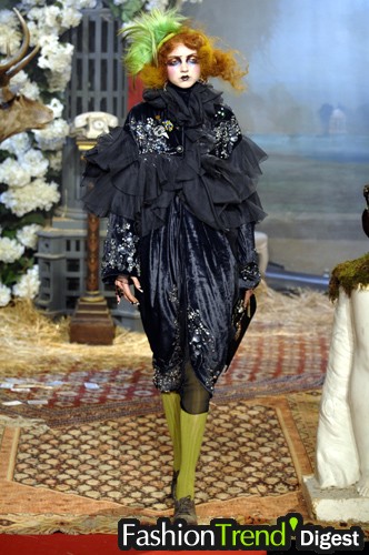 John Galliano pret-a-porter 07/08 F/W 这是属于John Galliano的復古季节。