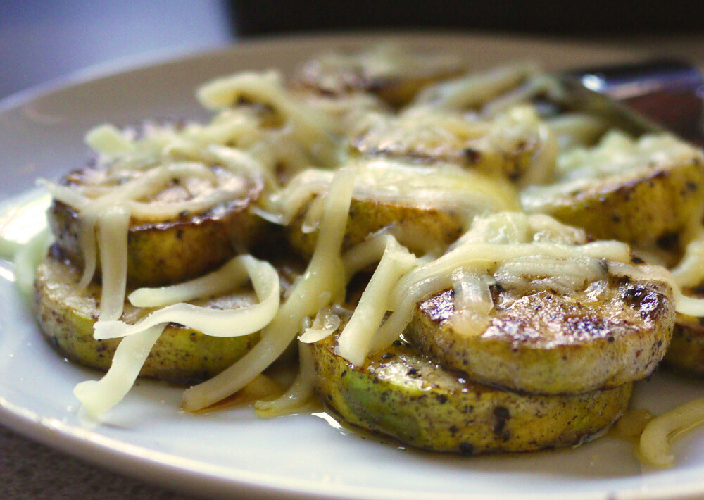 Garlic Courgette with Mozzarella Cheese.