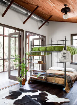 ！！！双人双层床。。。。。。。。。