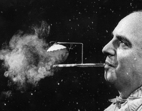 1954年发明的雨天专用烟斗：天啊，原来半个世纪多以前就有这样的脑残发明了
