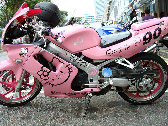 HELLO KITTY 也有摩托车啊???