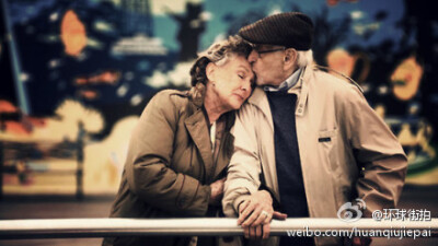 老了也要这样的小恩爱