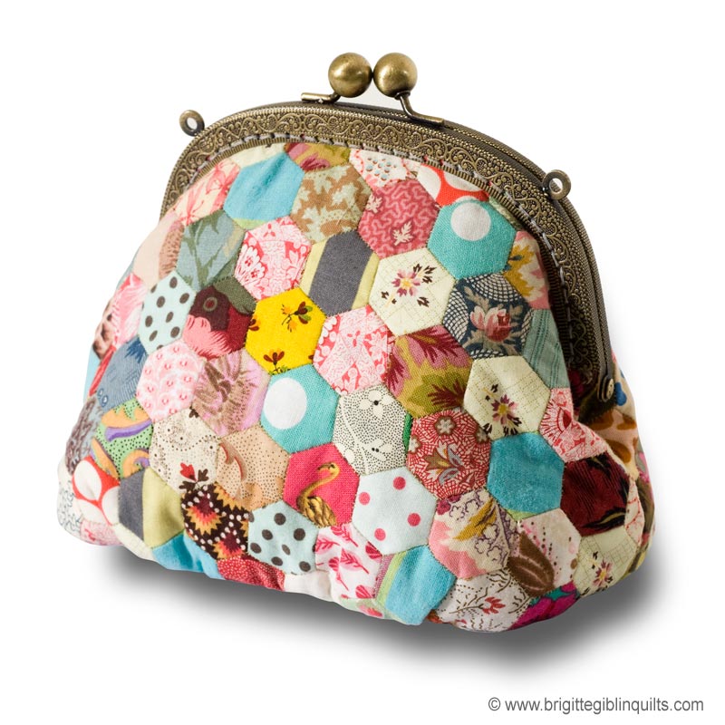 By BrigitteGiblin-Little Hexagon Purse Pattern 小巧可爱的拼布零钱包