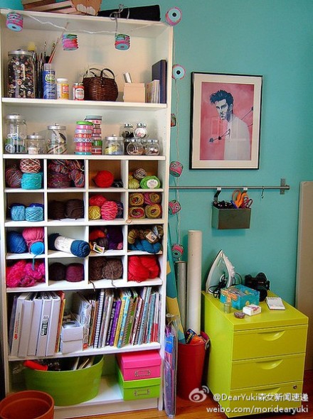 【手作房】各种美好色彩的相互碰撞，让小小的收纳手作室变得美好而奇妙，在这样的美妙的环境下，会不会让你拥有更多新颖奇趣的手作构想呢？