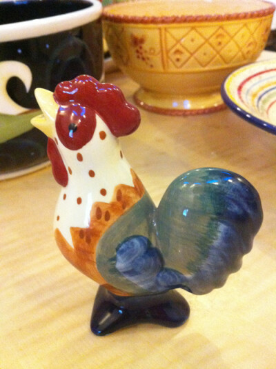 田园系手绘釉下彩陶瓷公鸡摆件。。