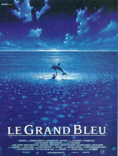 《碧海蓝天》电影海报碧海蓝天 Le Grand Bleu (1988)夜海倾情 | 碧海情深 | 碧海情导演：吕克·贝松 主演：罗姗娜·阿奎特 让-马克·巴尔 让·雷诺 ...
<br />
<br />本片为1988年戛纳影展的开幕大片，描述个…