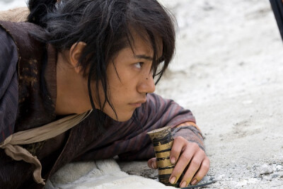 2009年，松山健一还主演了电影《卡姆依外传》。