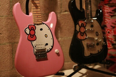 hello kitty 吉他