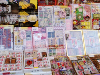 日本浅草寺所见到的小店铺。