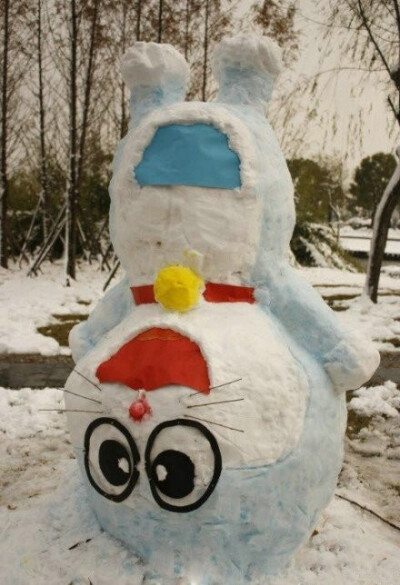 这个雪人太有喜感了。。。