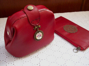 Miss Christmas°纯手工真皮医生口金包、http://item.taobao.com/item.htm?id=12800178017&_u=gbn9dua64c9