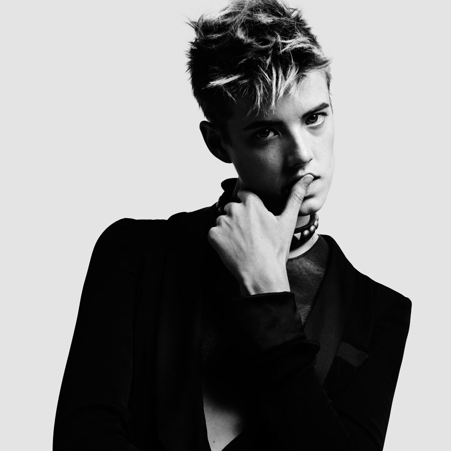 短发超模 Agyness Deyn