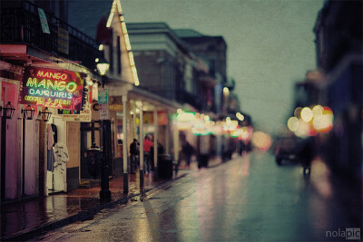 By AlfonsoPompoBresciani-题目：Bourbon St. New Orleans