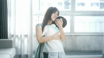 开心家族 헬로우 고스트 催泪 搞笑 温情 有爱 浪漫 喜感 感悟 反转 都有了，好电影。在毫无准备的地方被戳泪点啊 也太温馨太治愈了！