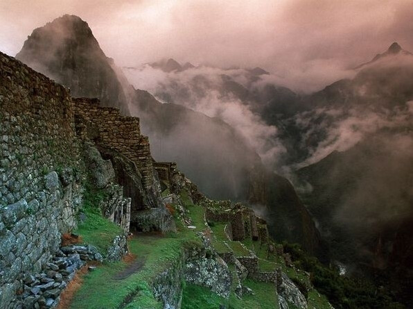 被UNESCO称作Machu Picchu的这处世界遗产胜地是印加帝国的残留。这座古城遗址位于距印加首都Cusco100公里的地方。