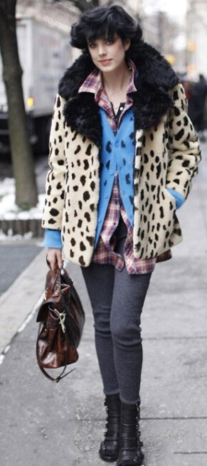 Agyness Deyn豹纹和豹纹的MIX个性十足，休闲又有范，散发野性魅惑！