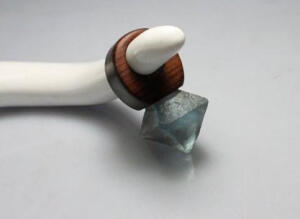 榆木脑袋玻璃心°红酸枝红木嵌萤石简洁浮夸戒指、http://item.taobao.com/item.htm?id=12265708776&_u=jbn9dua2490