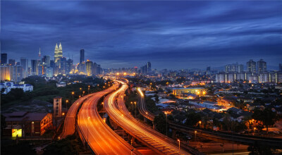 马来西亚吉隆坡市（马来语、英语：Kuala Lumpur）是马来西亚（或简称为大马）的首都，兼最大城市