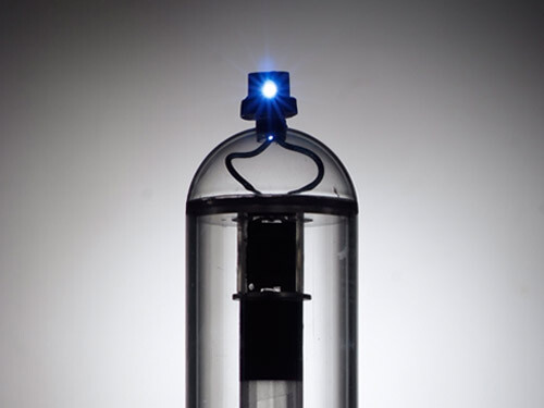 非常时尚,颜色亮度可调节,没电时摇晃一下即可.