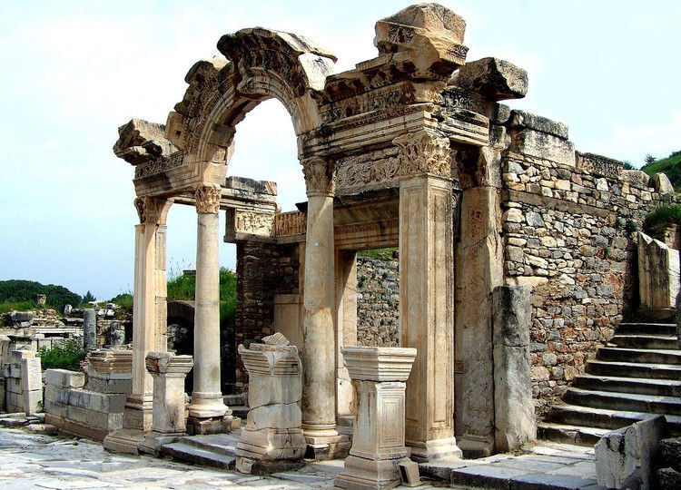 土耳其，以弗所，罗马皇帝哈德良的神庙（Temple of Hadrian）的遗迹。