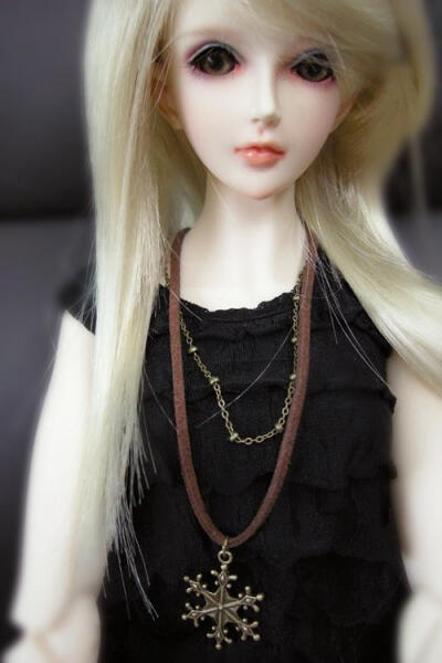 BJD1/3娃用 皮绳 仿铜雪花造型吊坠双层项链 http://item.taobao.com/item.htm?spm=11043m9w.3-7LJvc.h-3yCEKp&id=13793575456&