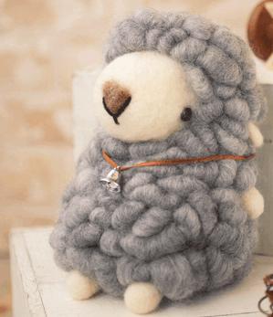 可爱的羊毛毡绵羊