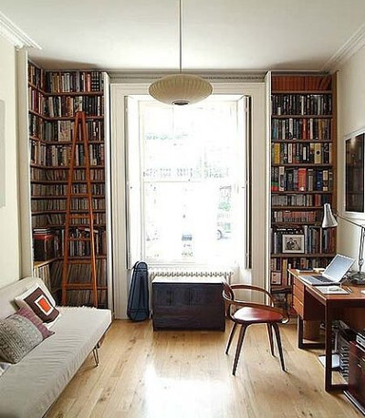 可以放好多好多书的书架设计，会让整个书房的气质沉静下来