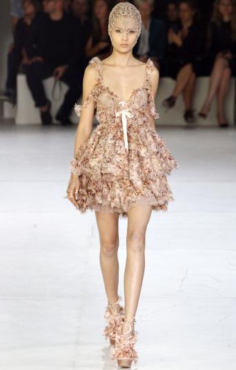 灿烂曼妙的春季，Alexander McQueen2012春夏成衣。