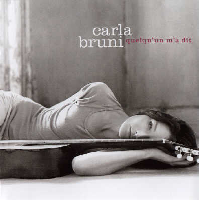 Carla bruni，法国第一夫人，超模，也是一名有才华有特色的歌手。