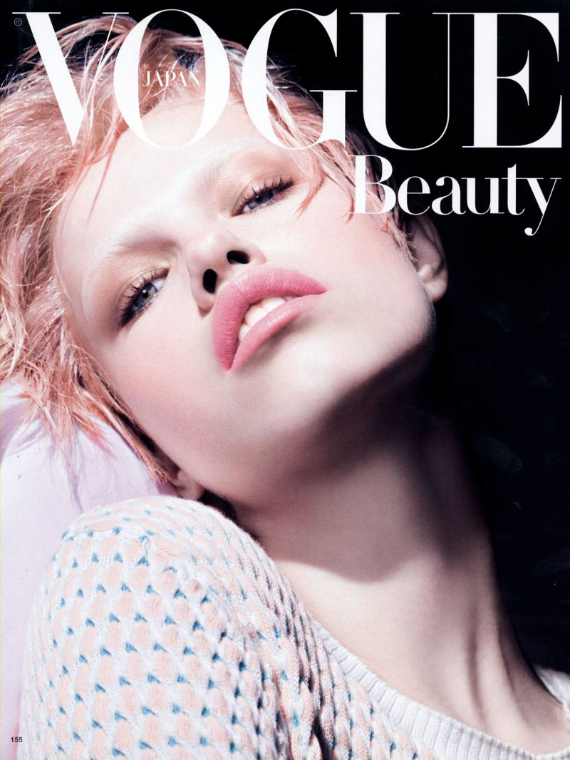 Vogue 日本版2012年2月刊封面