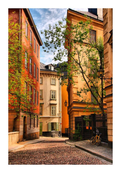 Lonely bicycle | Stockholm, bicycle, color, street, houses, pavestone