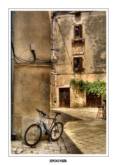 Stop | wall, window, bicycle, Venice, Italy