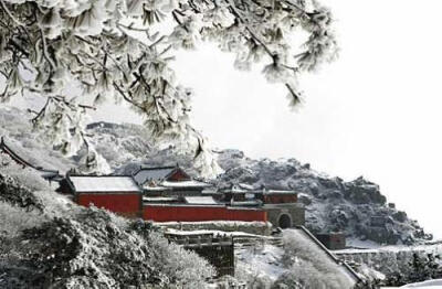 泰山雪景。