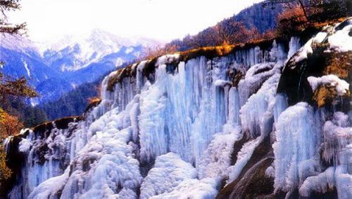  九寨沟雪景。色彩真美。