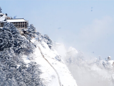  华山雪景。