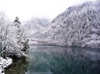 九寨沟雪景。