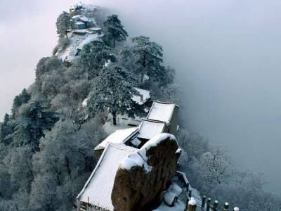 华山雪景。