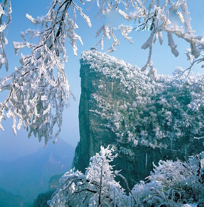  天门山雪景。人间仙境。