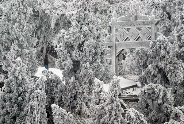 南岳衡山南天门雪景