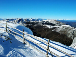 石卡雪山。