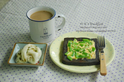 锅煮奶茶+葱花画卷+青椒芝士竹炭土司