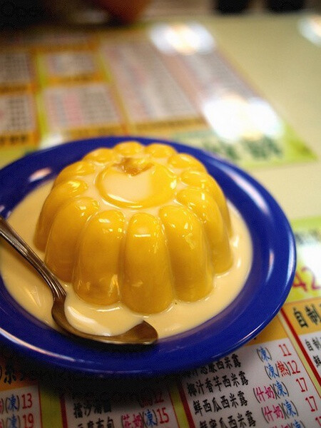 綠林甜品：深水埗元州街77-79號（豆腐布甸、芒果布甸、芝麻糊、南瓜馬蹄露、楊枝甘露、紅豆沙、绿豆沙、糖不甩、榴槤班戟）