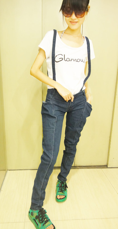 好特别的背带裤，爱死那两个大裤兜，新年装糖去咯