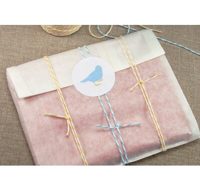 粉色纸和蓝色小鸟，很安静的包装
