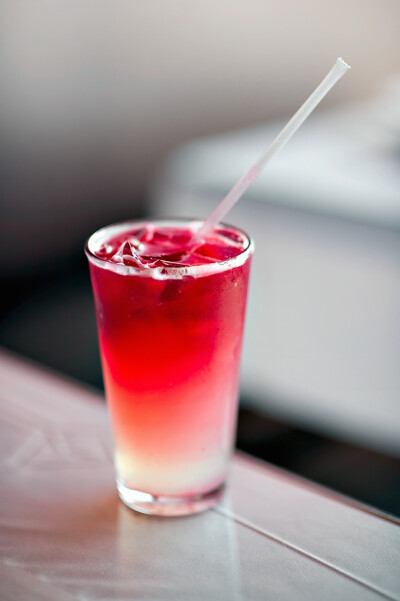 By MichaelFletcher（DisneyMike）-题目：Narai Thai Cuisine Raspberry Iced Tea（很想喝一口）