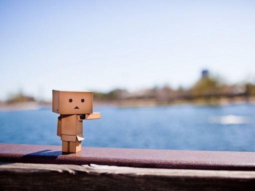 寂寞行走中的Danbo