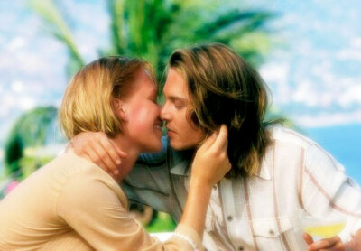 《美国毒枭》根据布鲁斯·波特尔的同名著作改编，皆为真人真事。2001年上映。