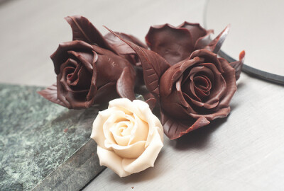 mi。精致的巧克力玫瑰花。