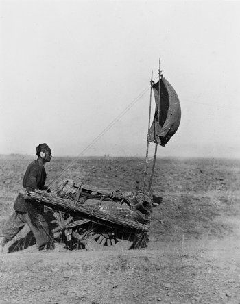 中国独轮车(1905)。大家知道，中国人发明了独轮车，但在独轮车上使用风帆则是更伟大的经典之作。